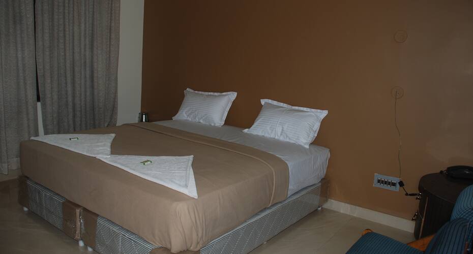 Hotel Mookambika Deluxe, Badami 5